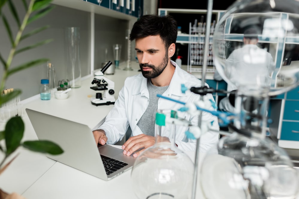 come diventare tecnico di laboratorio